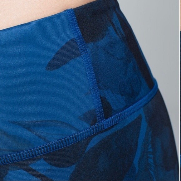 Lululemon Wunder Under Crop FullOn Luxtreme
Jumbo Inky Floral Black Inkwell 4 - Picture 6 of 16